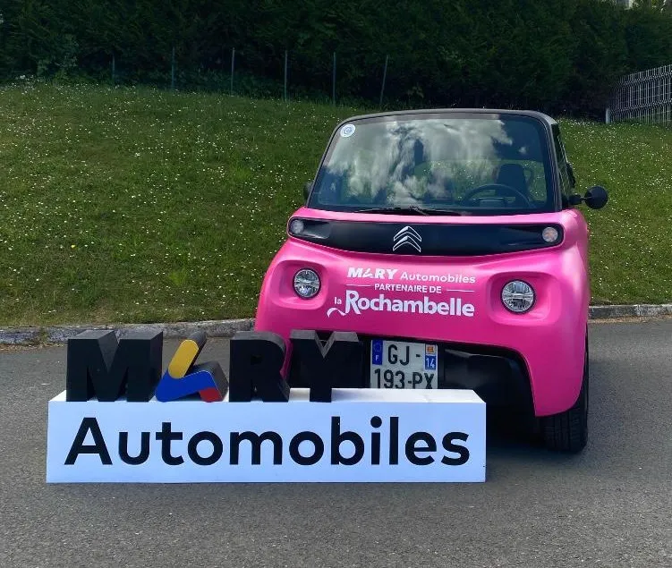 Citroën AMI avec logo Mary Automobiles pour la Rochambelle 2025