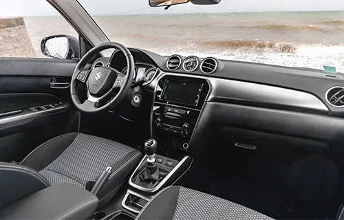 Design intérieur Suzuki Vitara Hybrid