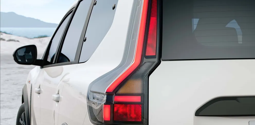 Nouveaux feux arriere Dacia Jogger