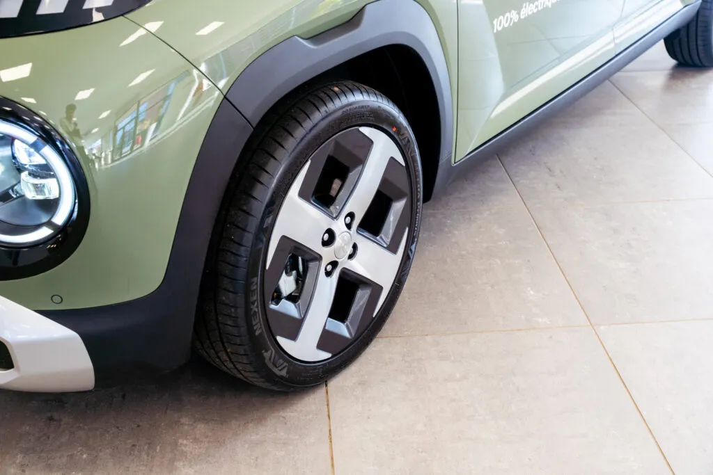 Pneus d'une hyundai Inster 100 électrique