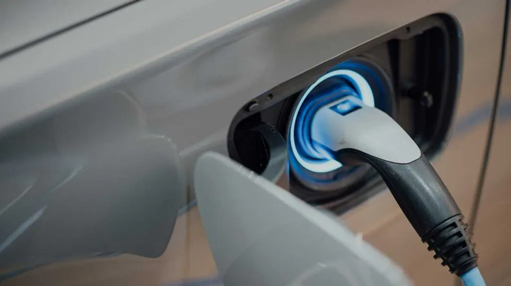 Une prise de recharge électrique