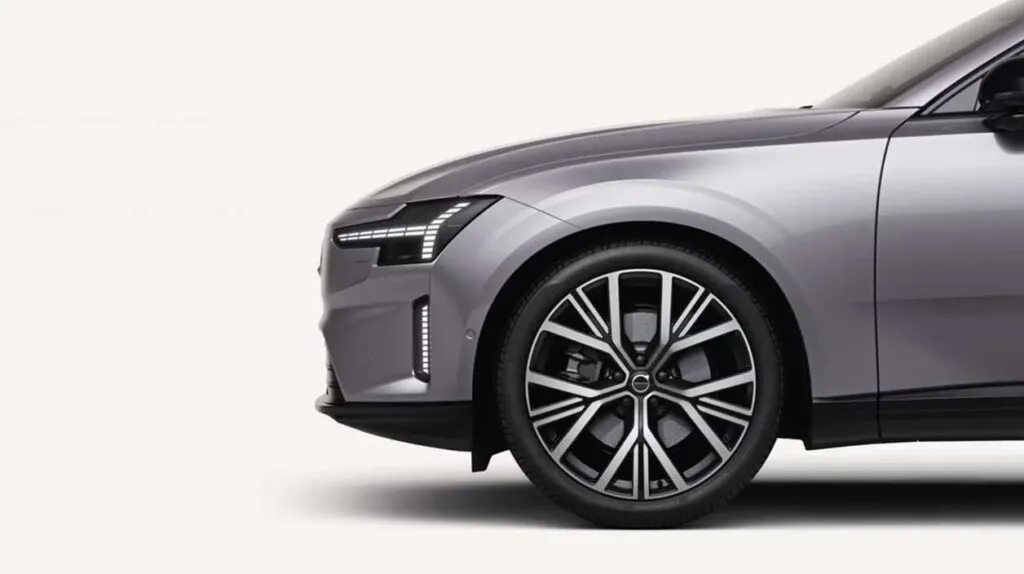 vue latérale de la berline es90 de Volvo