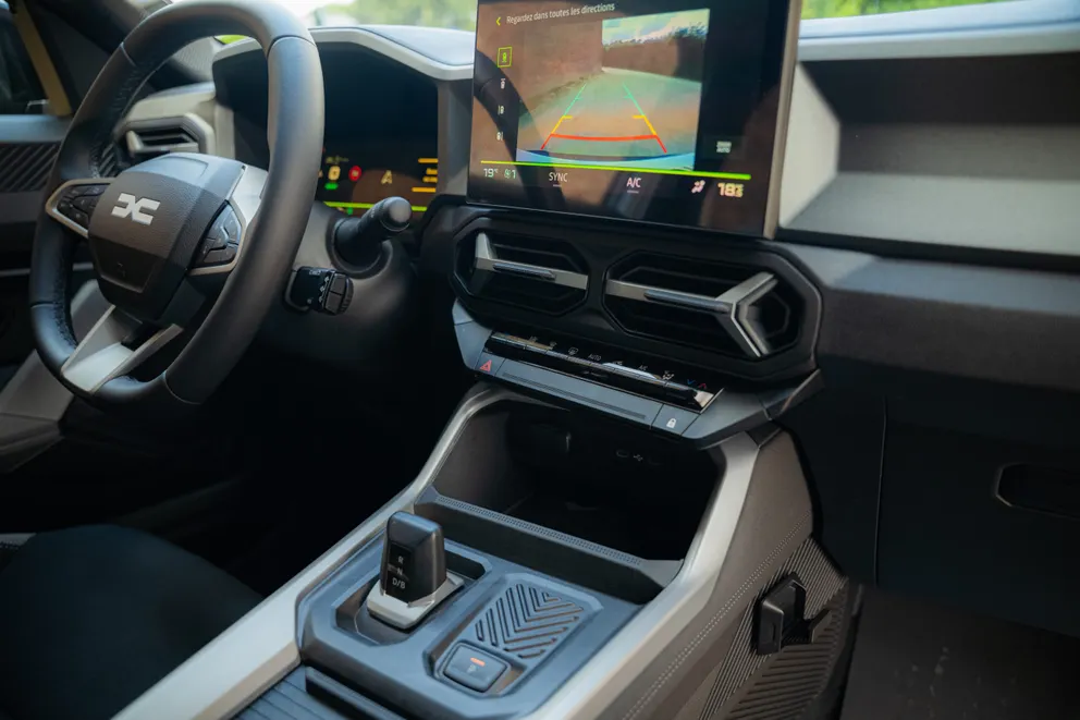 Habitacle spacieux avec double écran : tableau de bord digital 10’’ + écran central tactile 10,1’’