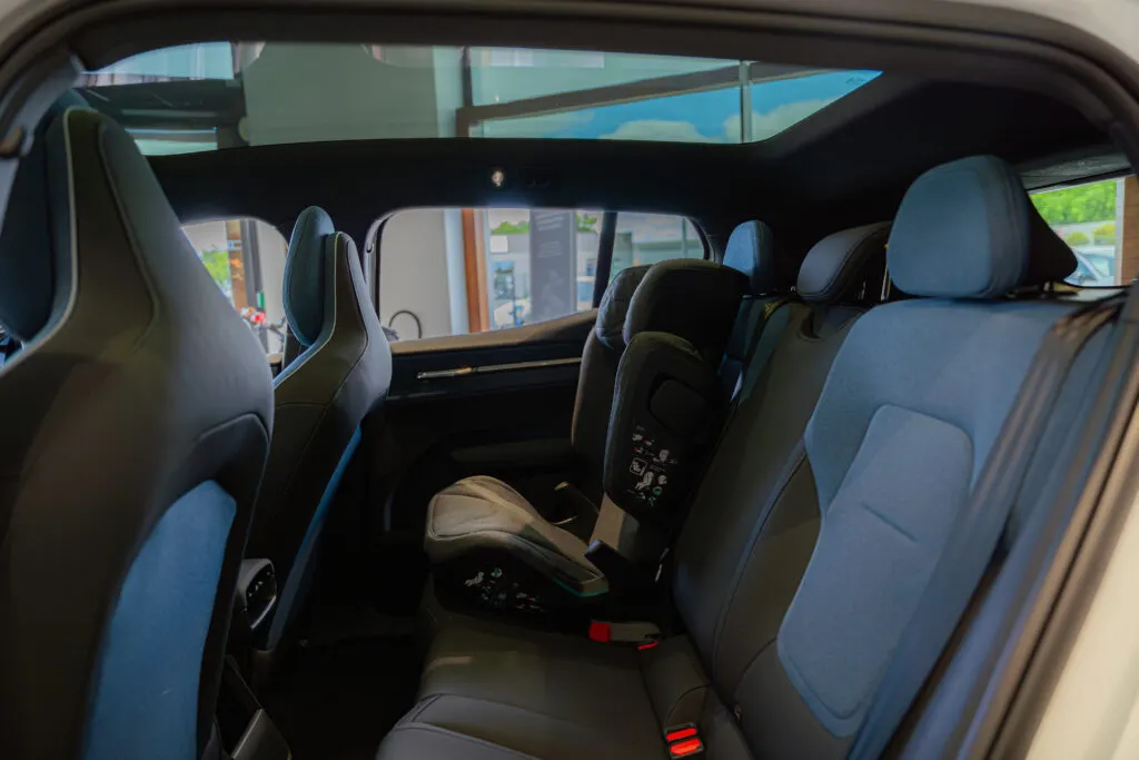 Siège Auto à l'arrière d'une volvo