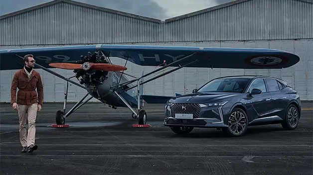 DS 4 Antoine de Saint Exupéry dans un aérodrome