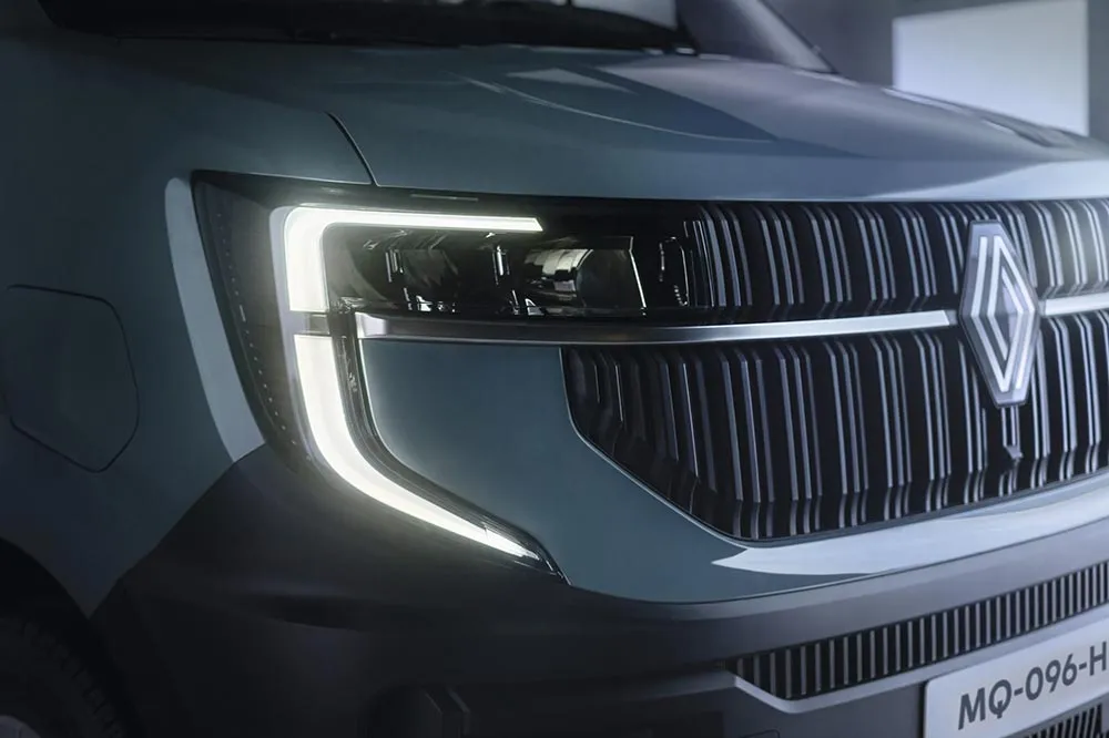 phares led en forme de c sur renault master 2024