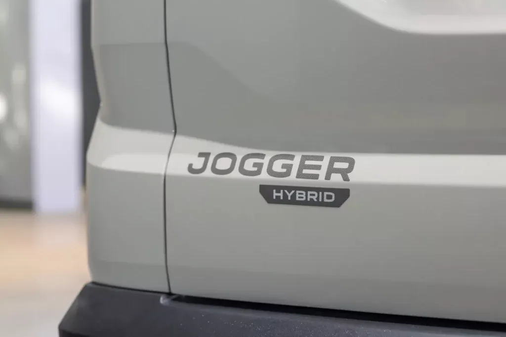 Logo Jogger sur le coffre de la voiture