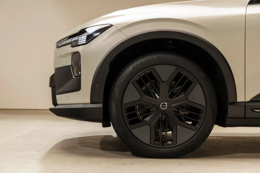 Jantes en alliage de 20 à 22 pouces avec inserts aérodynamiques