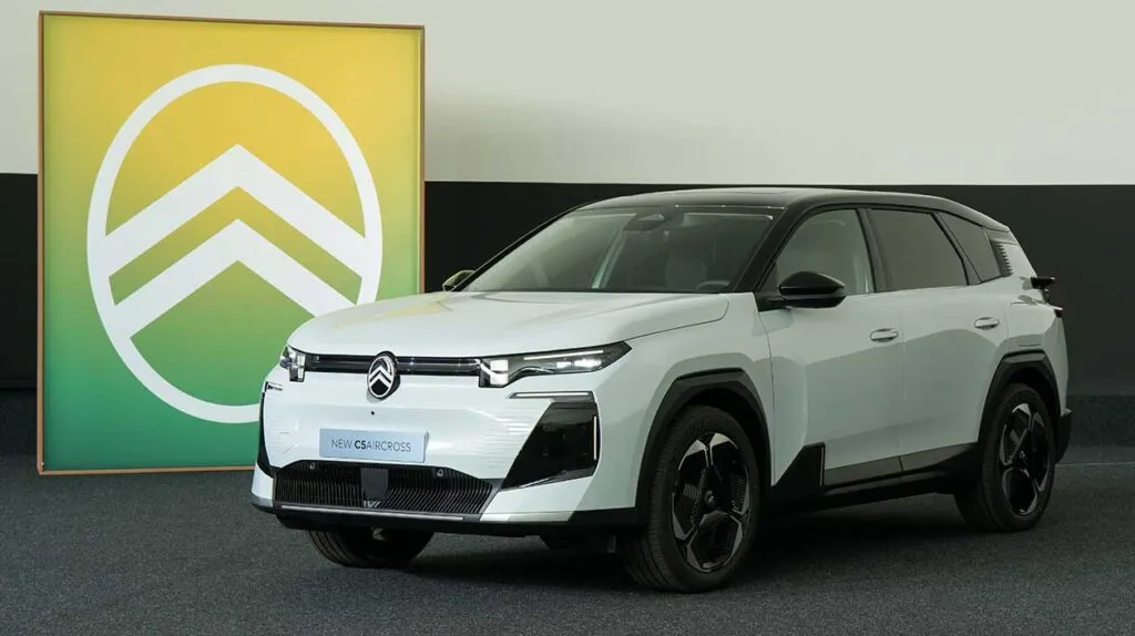 panneau citroën avec nouveau c5 aircross 2025 blanc