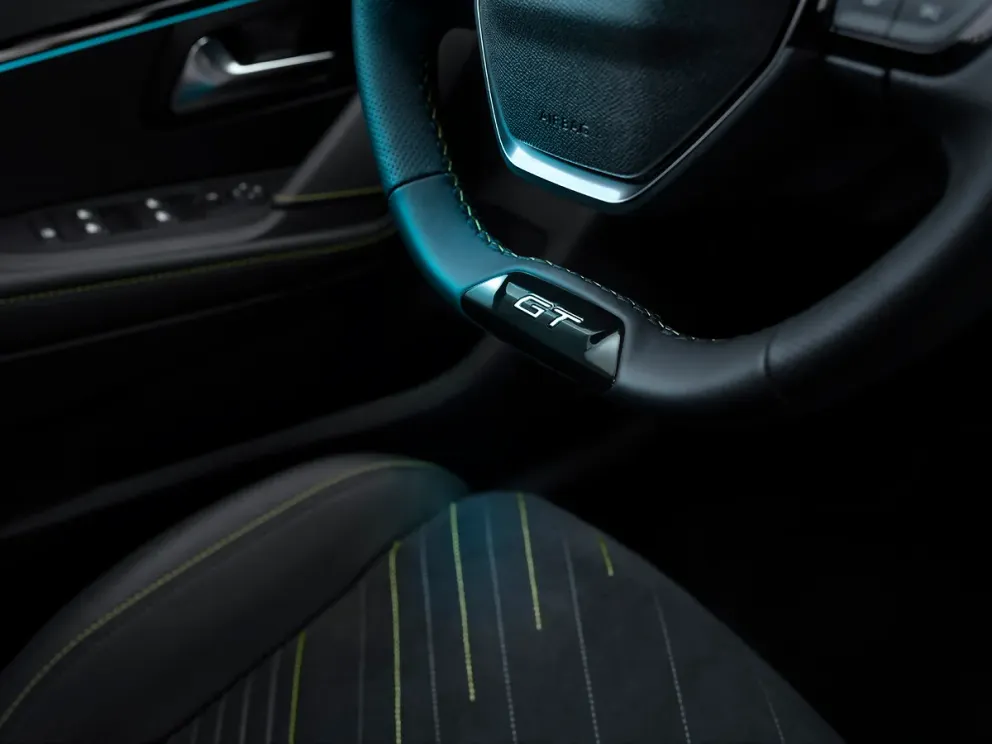 Poste de conduite i-Cockpit® avec combiné numérique 3D (selon finition)