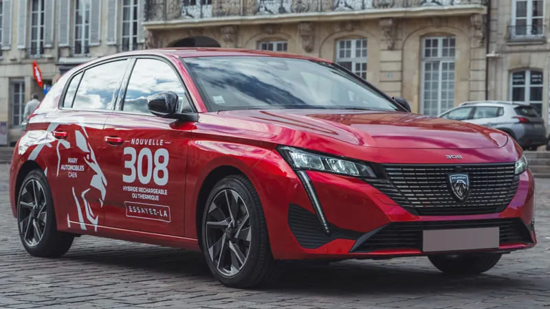 Peugeot 308 rouge