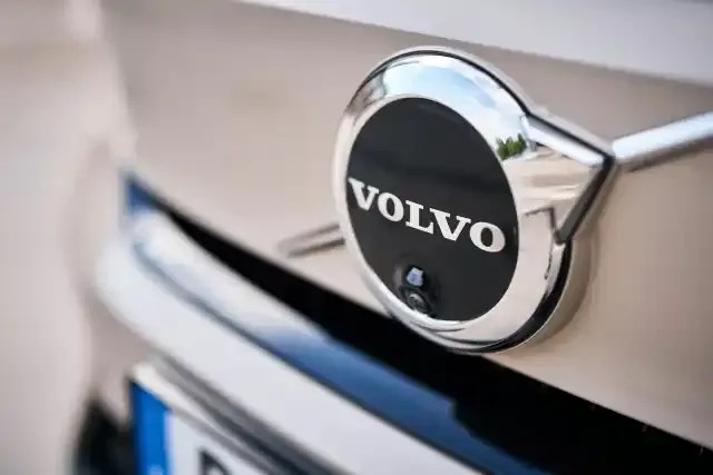 Signature lumineuse LED en forme de T (« marteau de Thor »)