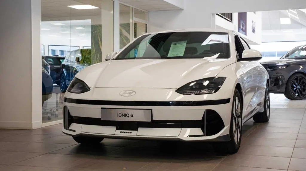 Hyundai Ioniq 6 dans une concession Mary Automobiles