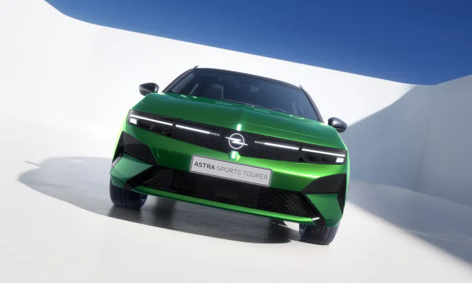 Version break offrant une silhouette allongée élégante de l'opel astra sports tourer