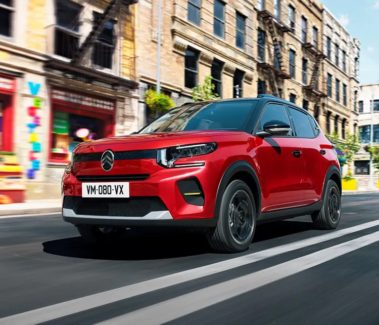 Citroen ë-C3 en zone urbaine qui appartient à la catégorie M1E 