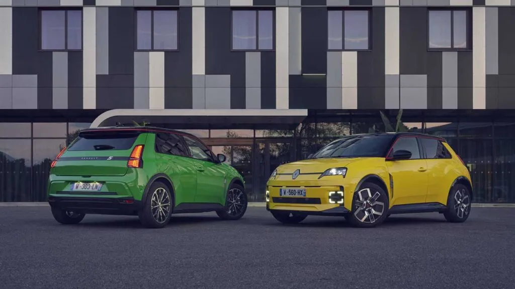 Renault 5 e-tech couleur jaune et verte