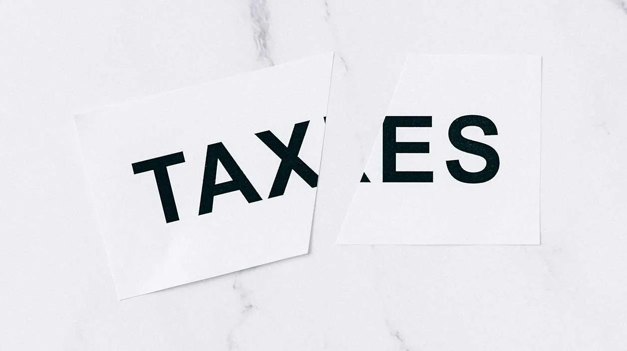 des taxes supplémentaires en 2025