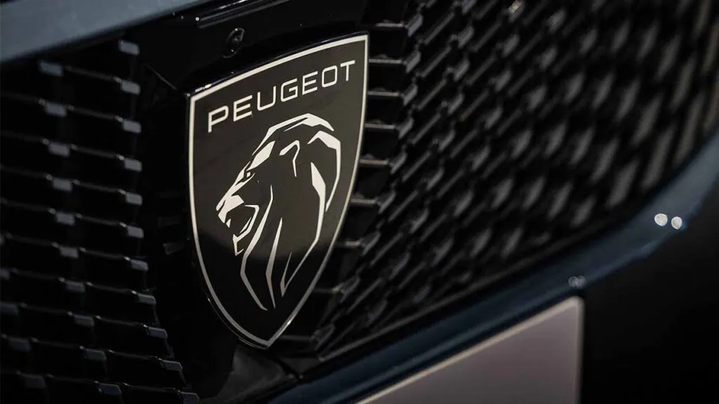 Logo peugeot sur une calandre