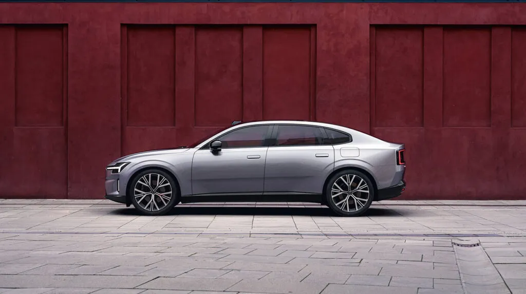Vue extérieure latérale de la voiture Volvo es90