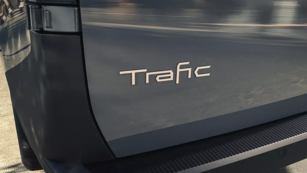 Nom du Trafic Van E-Tech sur la portière arrière 