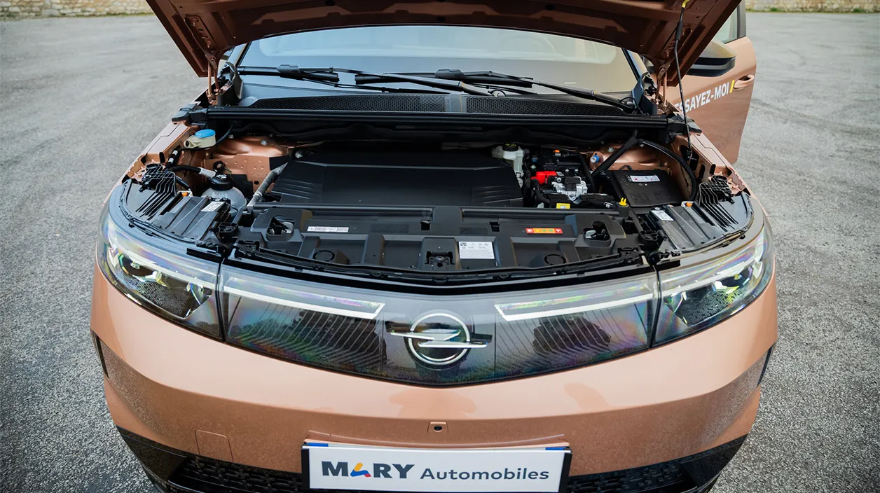 Nouveau Opel Grandland capot zoom