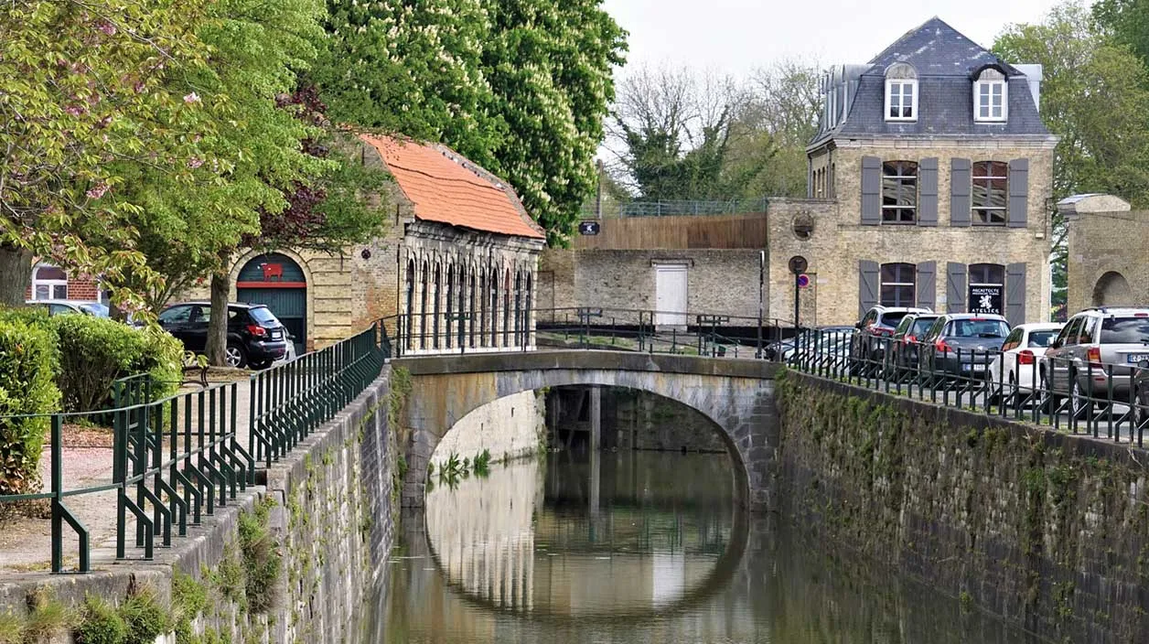 Où recharger sa voiture électrique dans les Hauts de France ? 5 La ville de Bergues