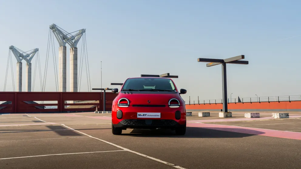 Calandre et face avant à l’expression « souriante »