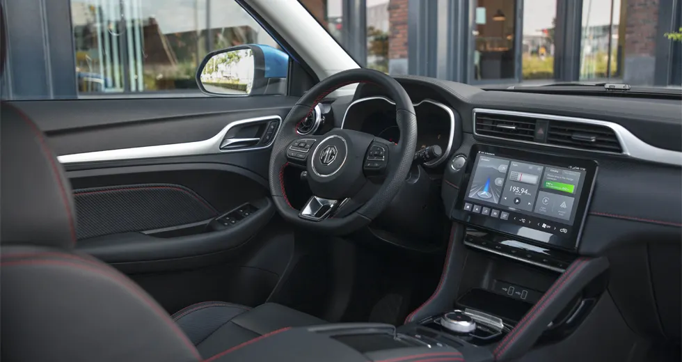 MG ZS EV design intérieur tableau de bord et volant