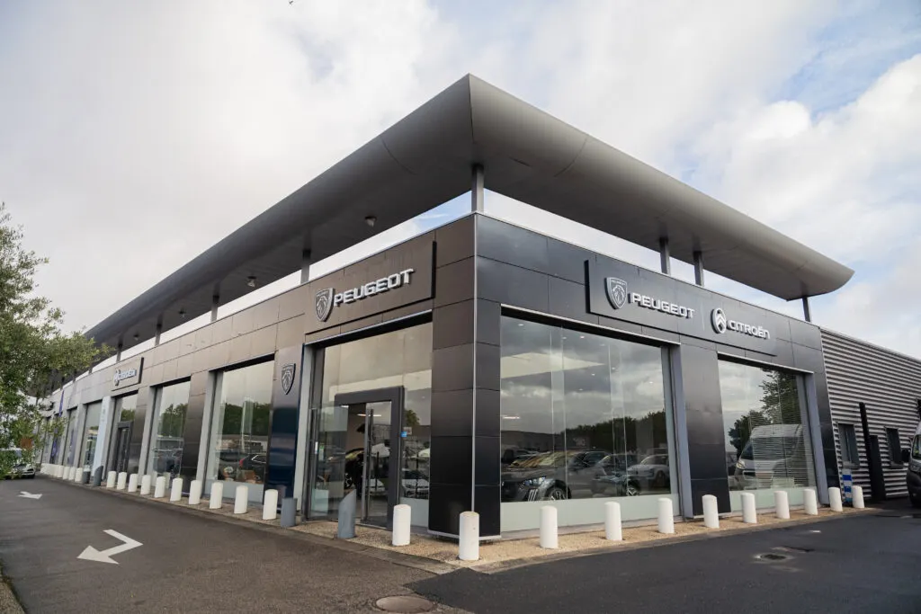 Peugeot et Citroën La Bijude Mary Automobiles