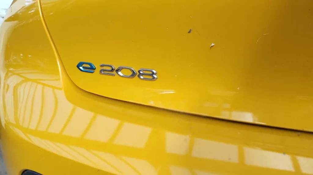 Détail d'une Peugeot e-208 d'occasion