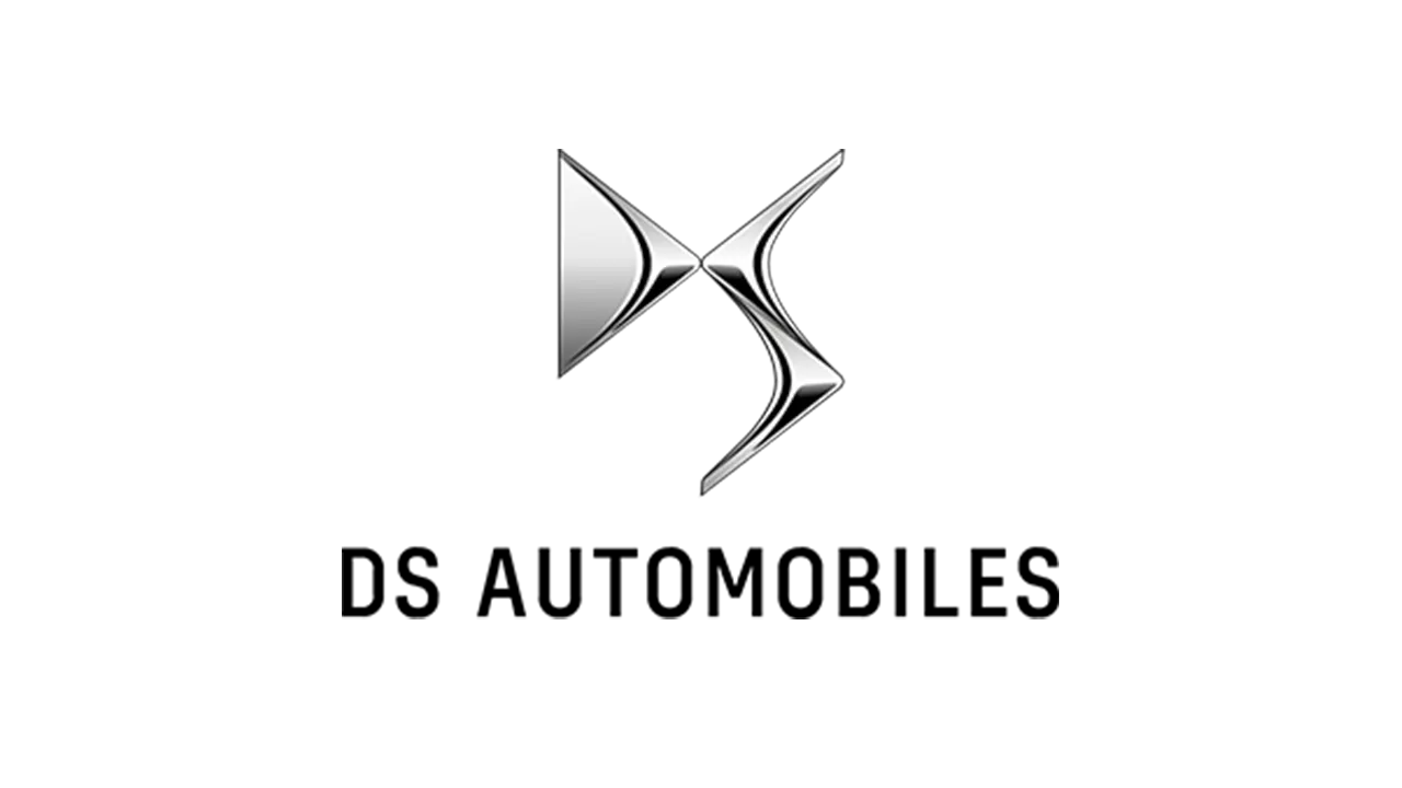 Le logo DS Automobiles en attendant des visuels de N°7 à venir en 2026.