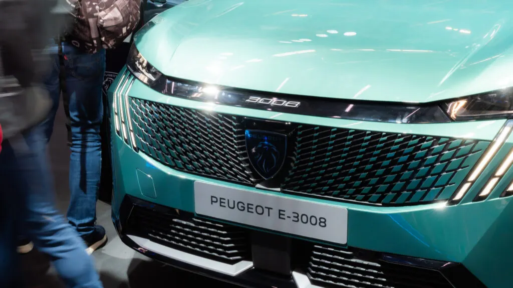 Devant Peugeot E-3008