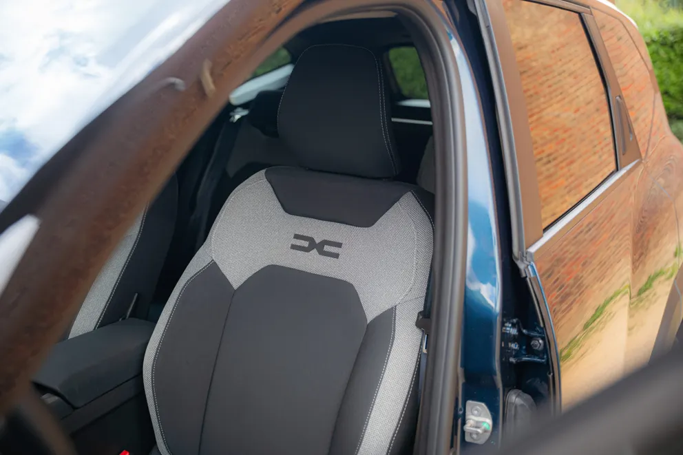 Sellerie TEP MicroCloud avec embossage Dacia (selon version)