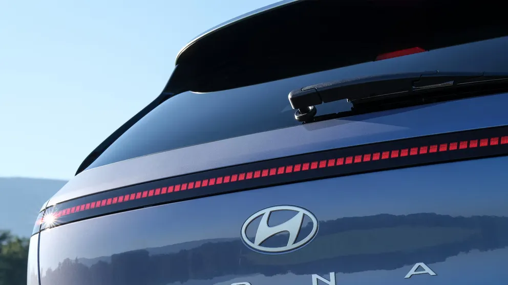 Signature lumineuse « Seamless Horizon » avec bandeau LED