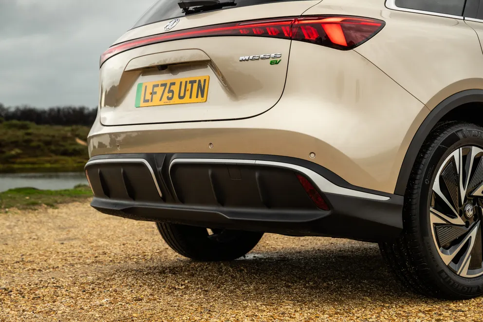 Signature lumineuse LED complète DU mgs6 ev