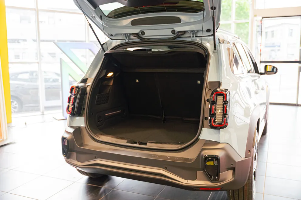 L’espace à bord est optimisé grâce à une banquette arrière modulable et un coffre généreux