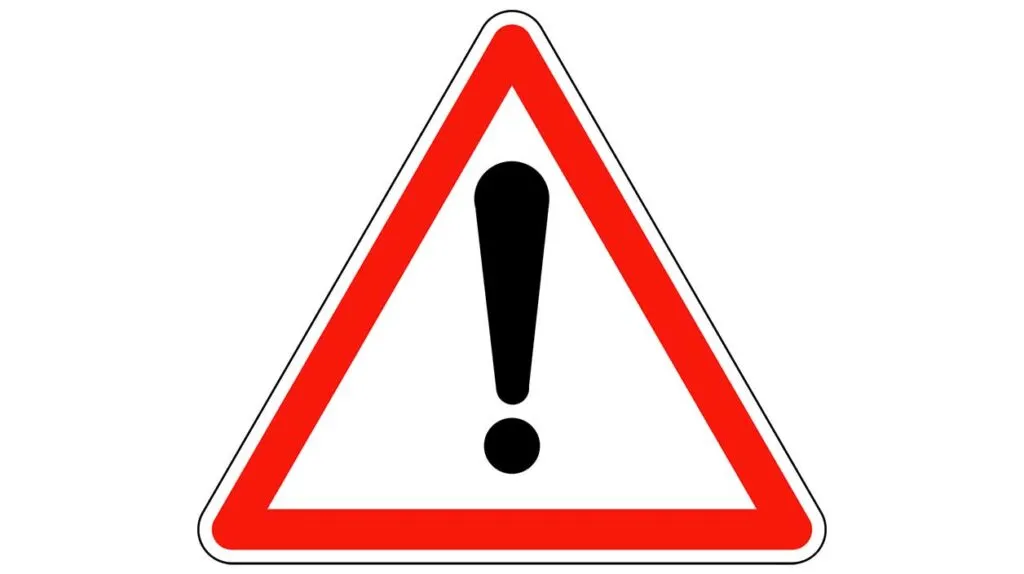 top 5 bonnes pratiques conduire en hiver panneau danger