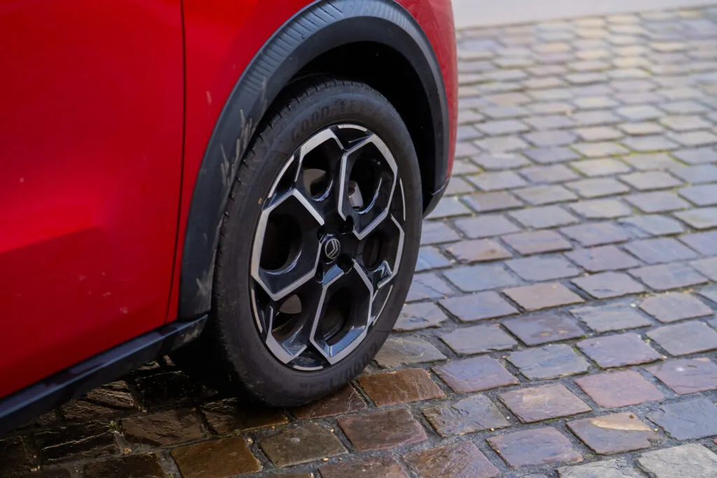 Roue avec pneu et jante d'une Citroën C3