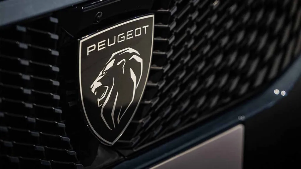 Logo peugeot sur une calandre