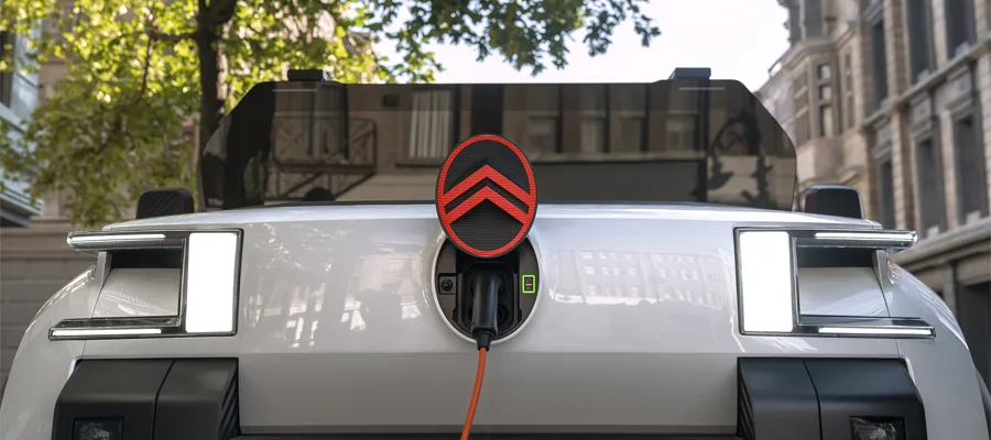 Citroën Oli 100% électrique en train d'être rechargée