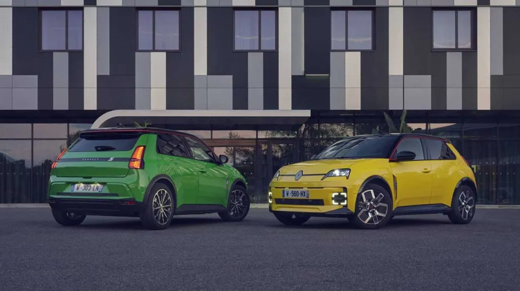 Renault 5 e-tech couleur jaune et verte