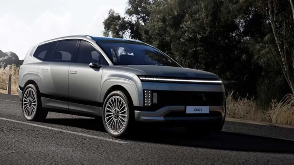 nouveau hyundai ioniq 9 2025 vu de devant sur route