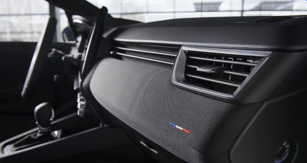 Renault Clio design intérieur broderie