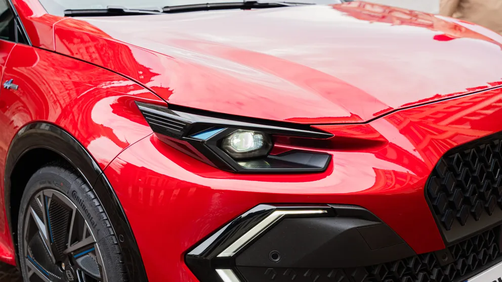 Nouvelles optiques LED fines à l’avant et à l’arrière