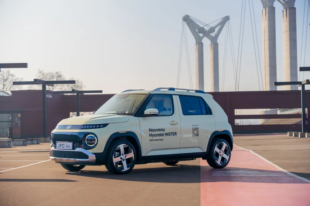 Lignes épurées et courbes dynamiques pour un rendu moderne