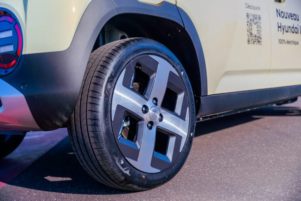 Roue avec pneu et jante du nouveau Hyundai Inster