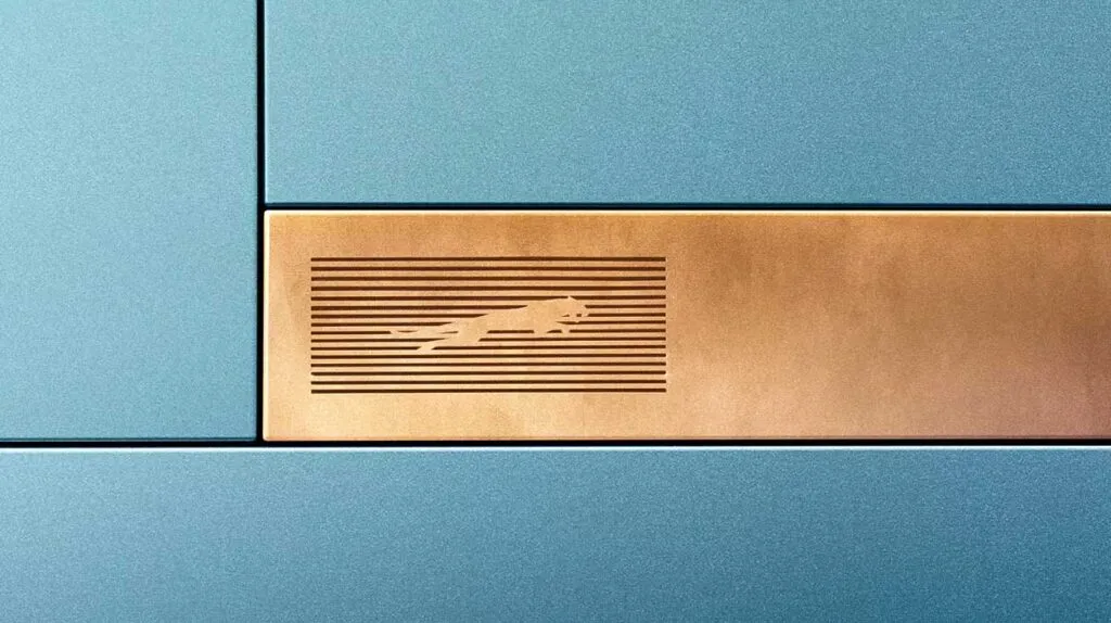Détail du nouveau logo jaguar