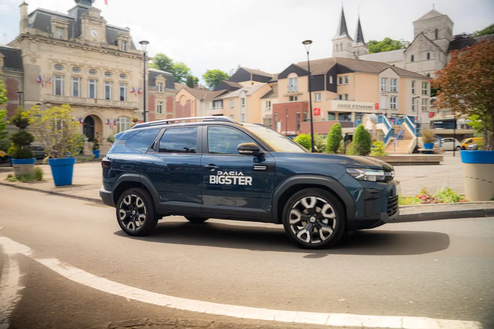 Dacia Bigster dans la ville de Barentin