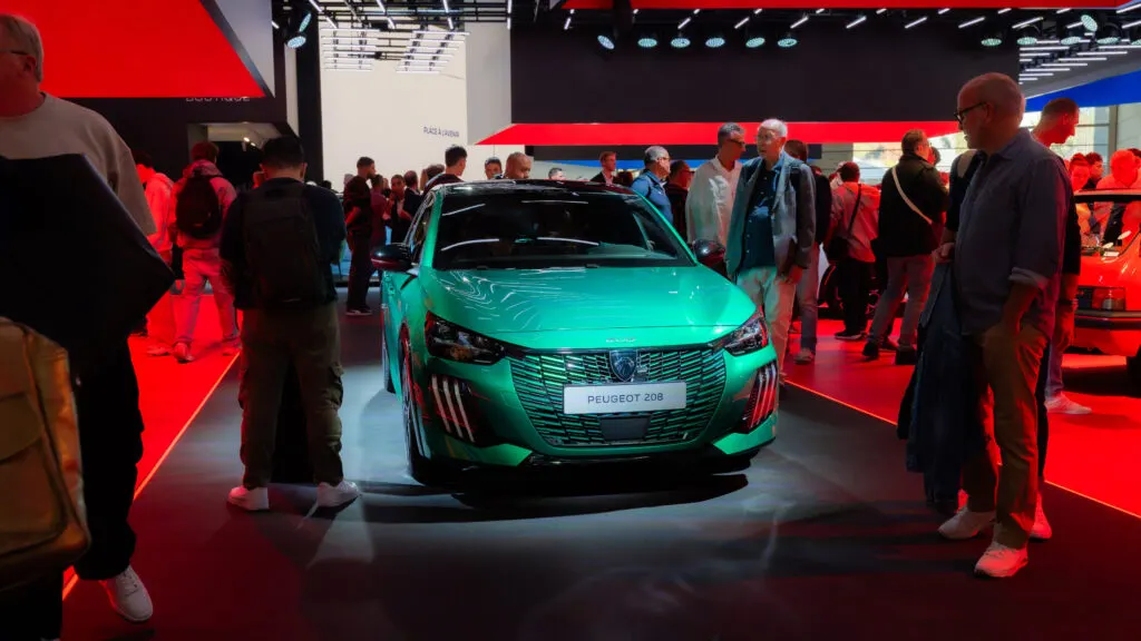 Design extérieur Peugeot E-208 GTi verte
