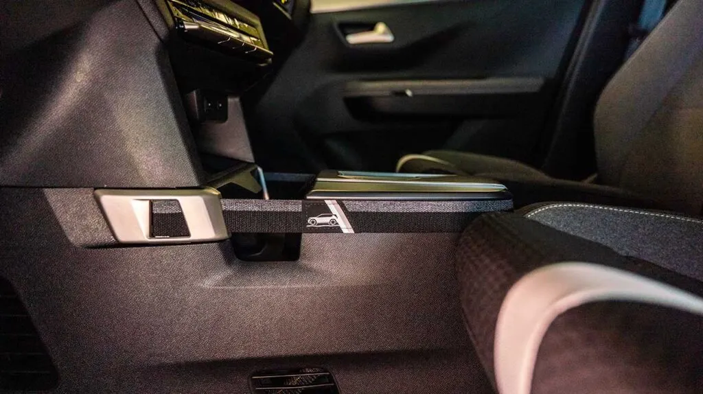 Nouveau Opel Frontera détail intérieur